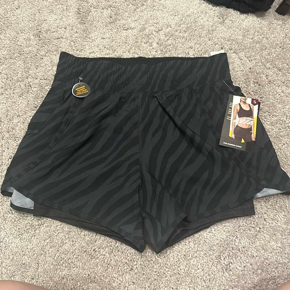 Avis shorts black, new with tags, zebra print